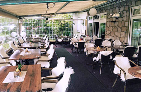 Restaurant innen - Im Abseits bei Themis